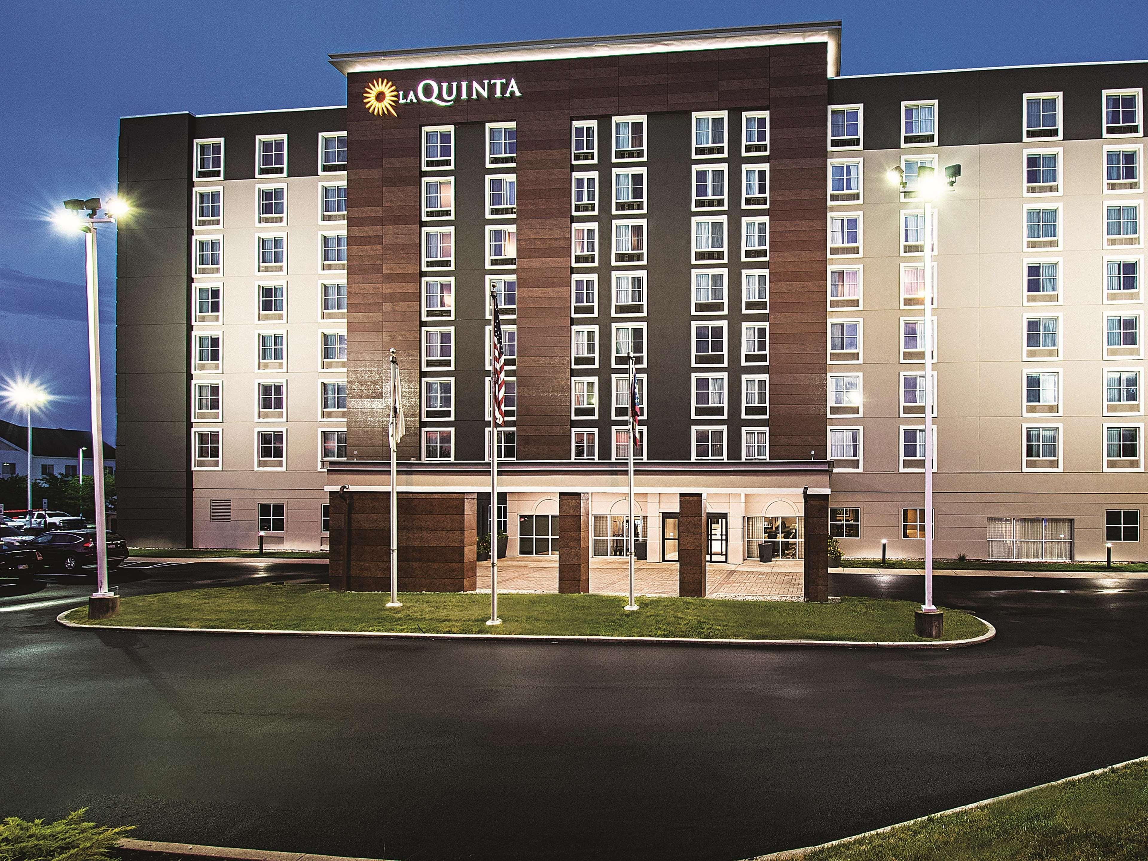 La Quinta By Wyndham Cincinnati Sharonville Exterior photo